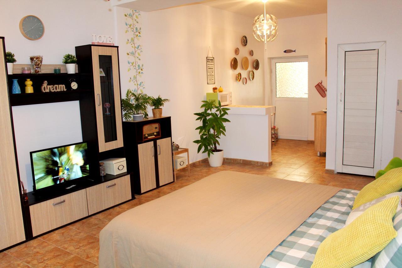 Collosal Studio Bucarest Esterno foto