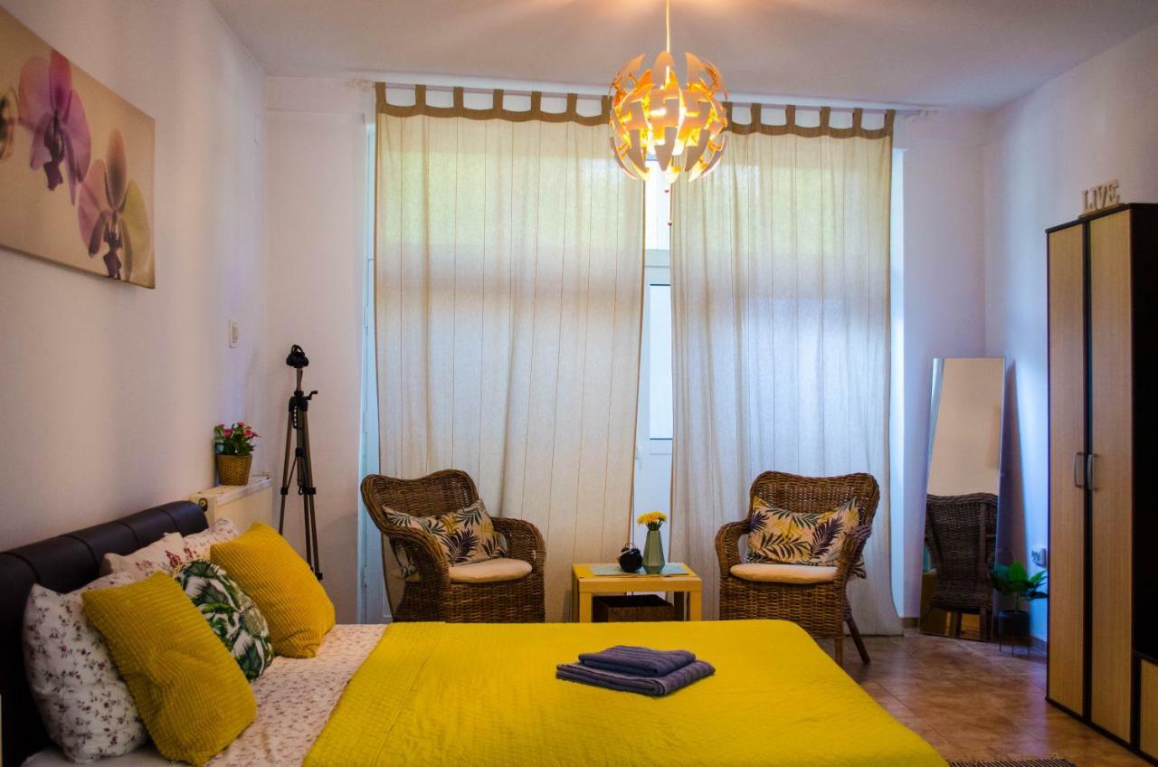 Collosal Studio Bucarest Esterno foto